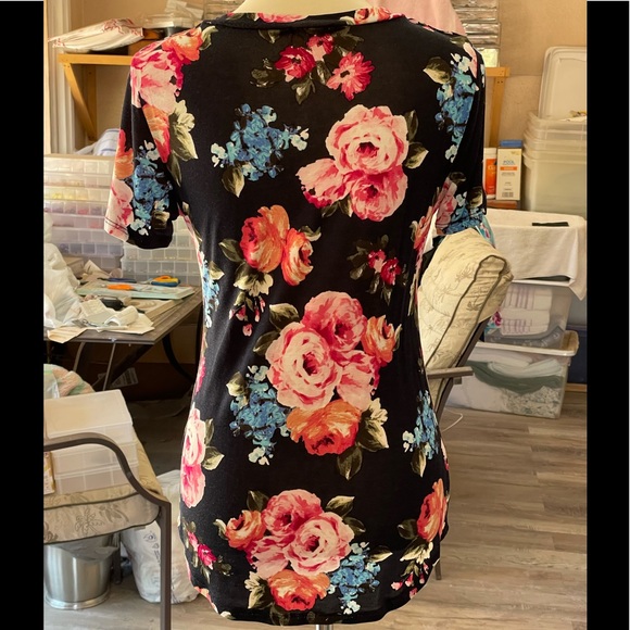 🌟SALE🌟Floral Top - Picture 7 of 7